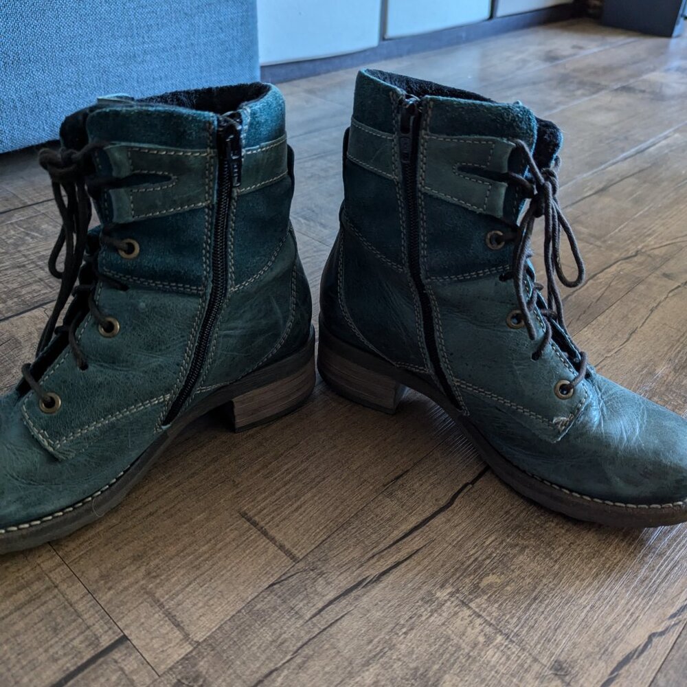 Womens Size 36 (US 5.5) Dromedaris Teal Suede Boots - Picture 3 of 6